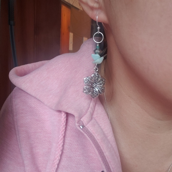 Ethnic Nepalese Amazonite Laced Flower Charm Silver Earrings - Picture 5 of 6